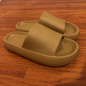 NWOT Waterproof Rubber Slide Sandals